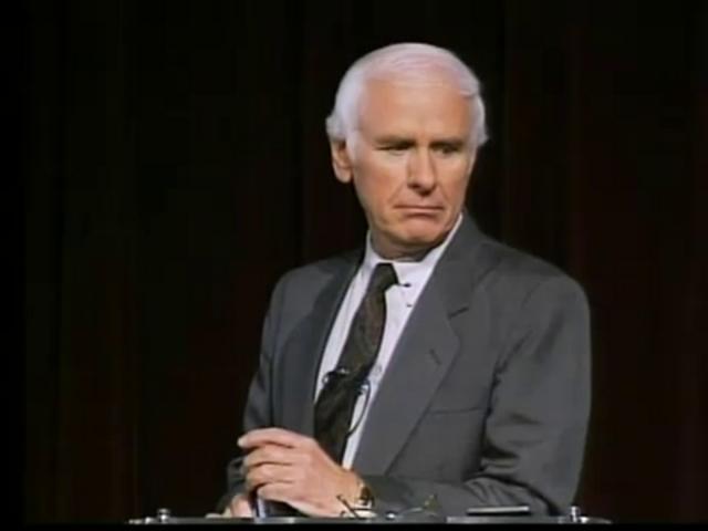 Jim-rohn est un conférencier en motivation personnelle qui aborde la question du succès