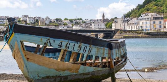 « Naviguer vers mieux : quand le départ devient une victoire. » Changer de cap pour changer de vie.