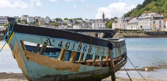 Changer de vie ! Cessez d’écoper, commencez à naviguer « Naviguer vers mieux : quand le départ devient une victoire. » Changer de cap pour changer de vie.